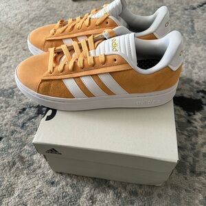 Goat shipped me the wrong shoes and will not send me a return label. NWT sz 8.5